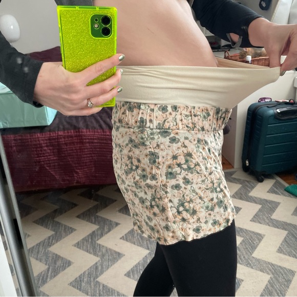 3 for 15$🌸 H&M maternity shorts XS - Picture 2 of 6